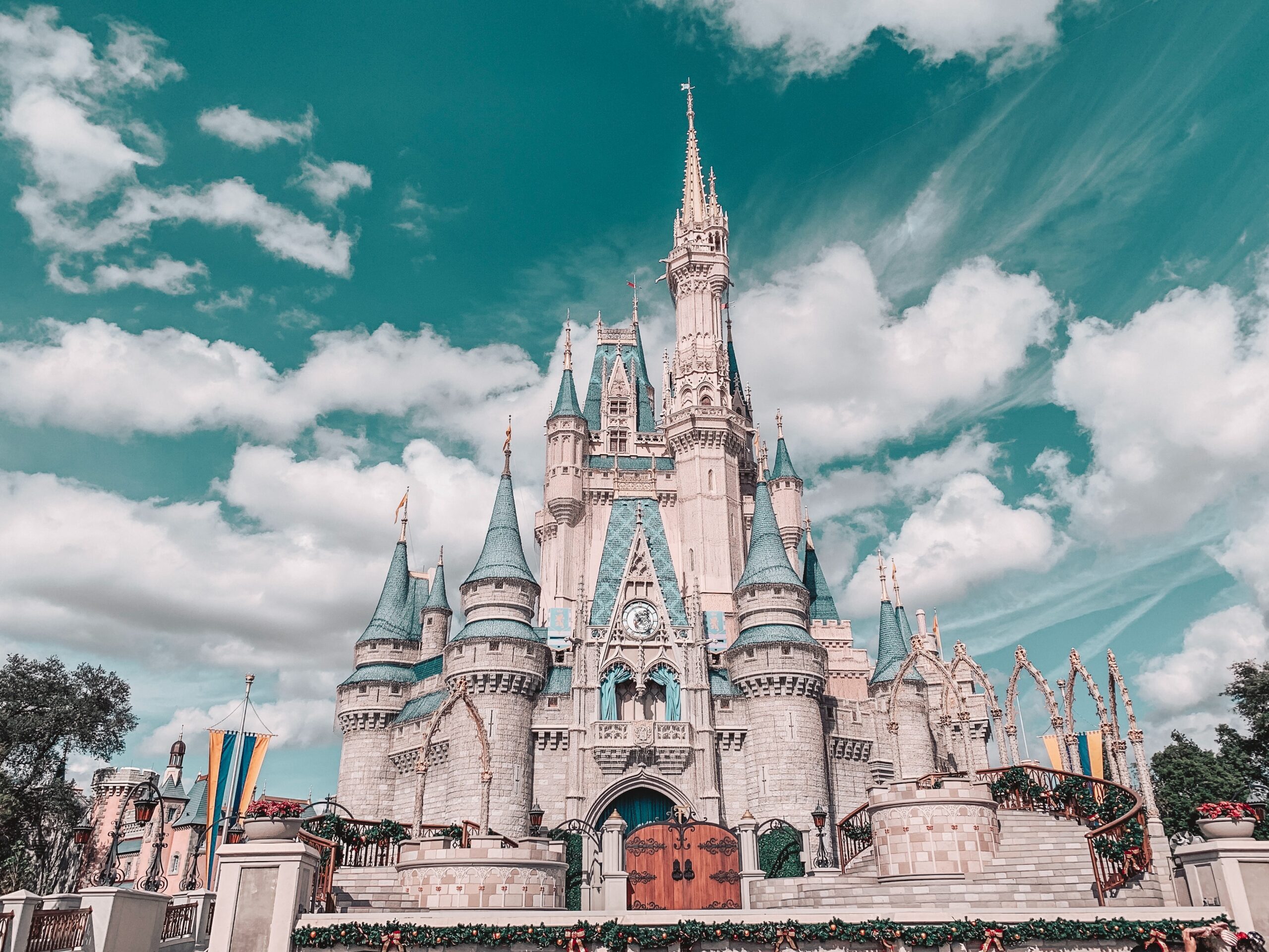 Experiencing the Thrills of Theme Parks in Orlando
